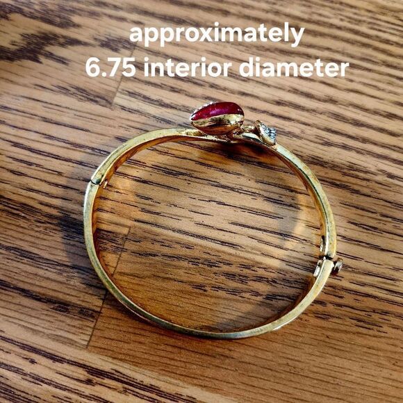 JUICY COUTURE Vintage Crystal Strawberry Heart Hinged Bracelet BOLD ACCESSORIES! - Picture 7 of 9